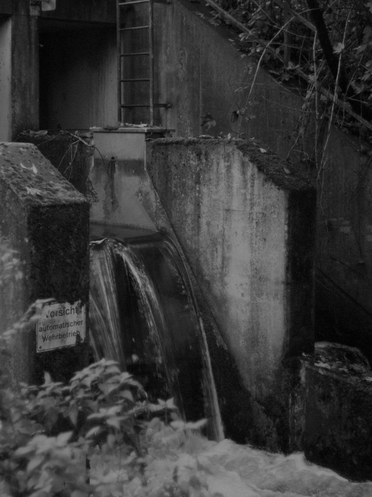 photodyssey_gallery_hamburg_wasserfall_oktober_2023